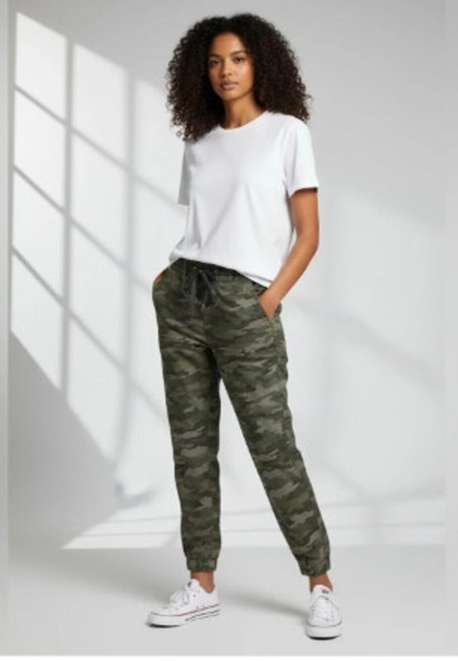 New NWT Levi's Jet Set Taper Fit Camo Pants Size Small